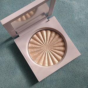 Ofra highlighter in Star Island